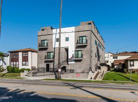 7037 La Tijera Blvd