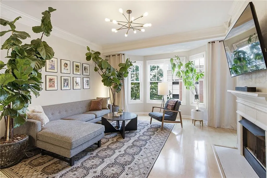 1 bed, 1.0 bath, 970 sqft, $2,500 — Photo 1