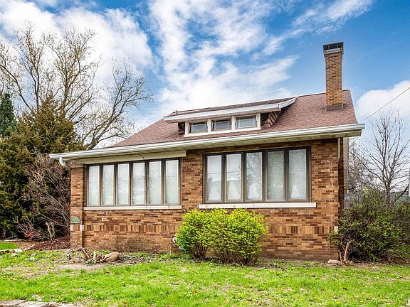 3rd image of 3004 N Knoxville Ave