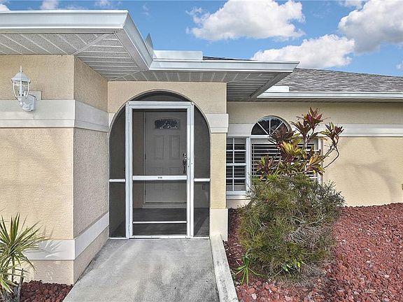 3rd image of 4702 SW 23rd AVE