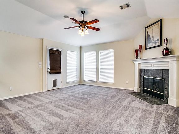 3rd image of 15 Zachary Ct