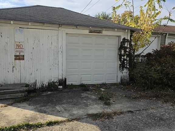 3rd image of 525 N Riley Ave