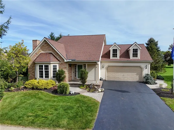 4 Brigham Cir, Honeoye Falls, NY 14472
