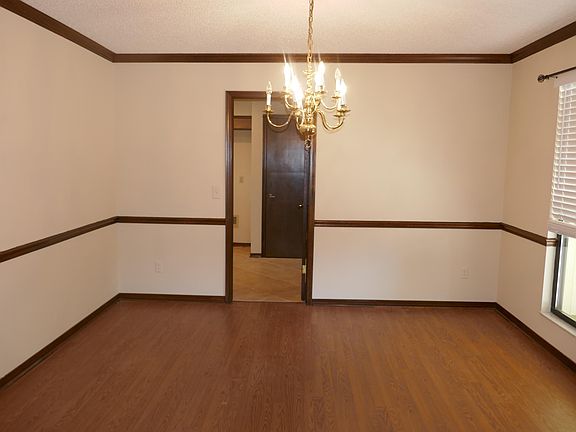 5th image of 1954 Creekview Ct