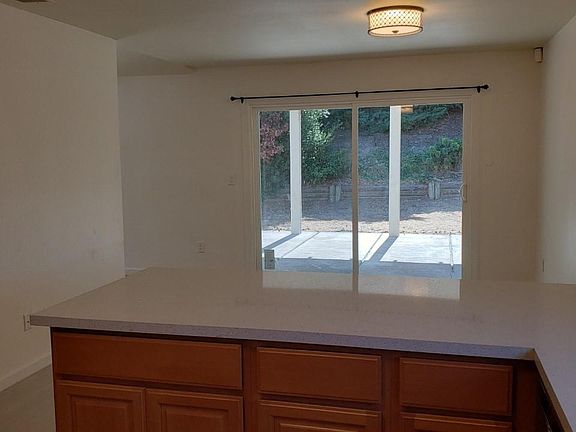 5th image of 2219 Hobart Ct