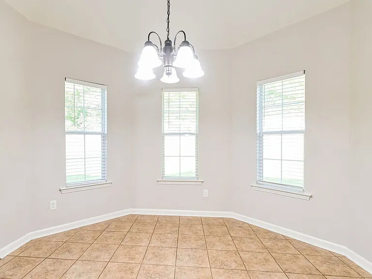 8873 Lezlarken Ln — Photo 6