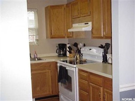 5th image of 1344 Indian Pointe Dr Unit 13
