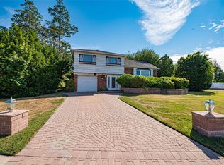 521 Narland Ln, North Babylon, NY 11703