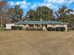 113 Soapstone Dr, Starr, SC 29684
