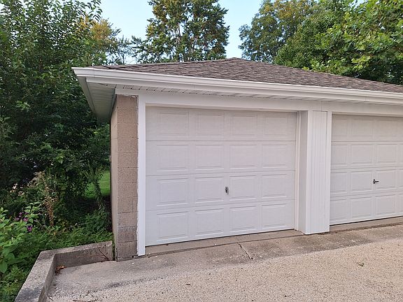 Incluced garage parking