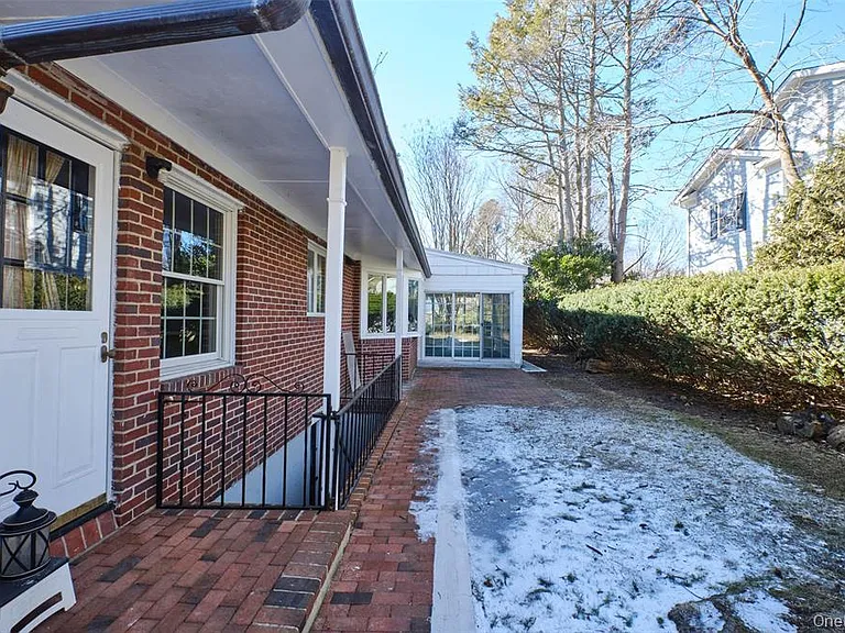 695 Hunt Ln — Photo 18