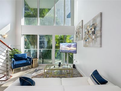 41 SE 5th St APT 312, Miami, FL, 33131
