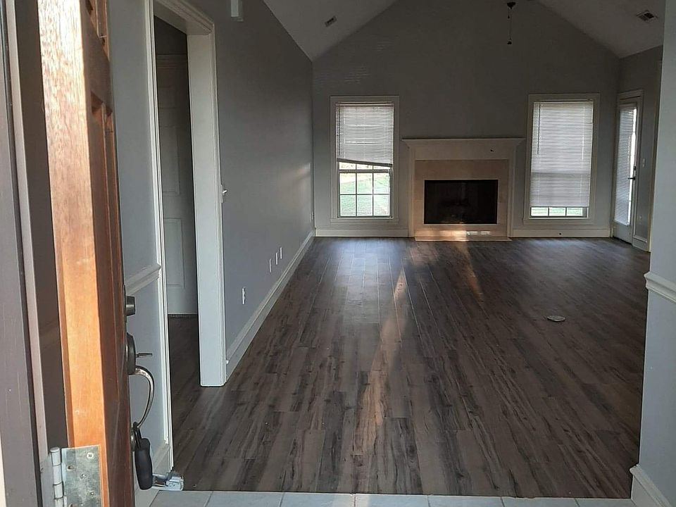 1st image of 305 NE Cobblestone Ln