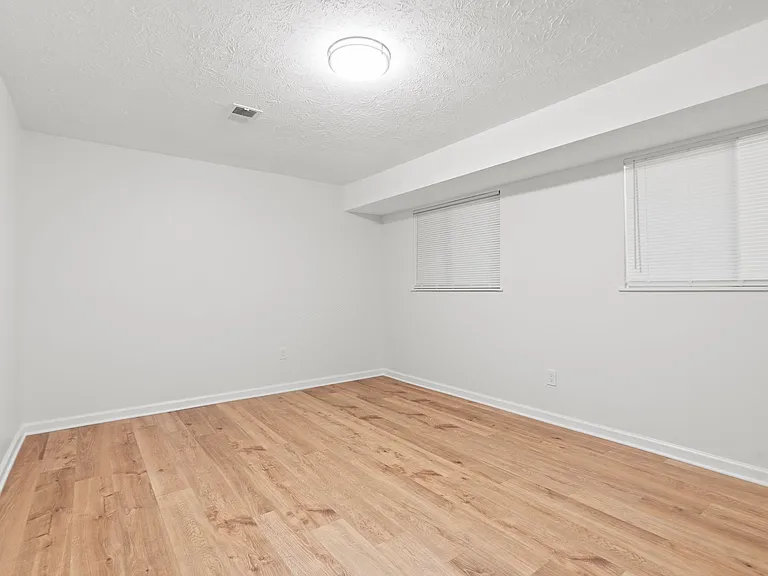 599 Buckingham Ln — Photo 23