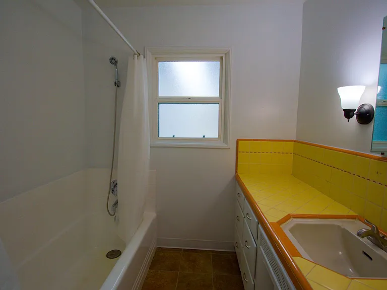 170-170 1/2 Garret Avenue — Photo 19