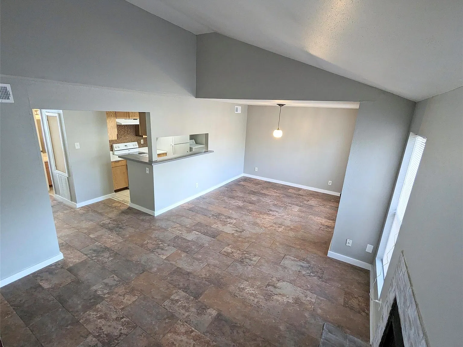 2 bed, 2.0 bath, 1025 sqft, $1,430 — Photo 4