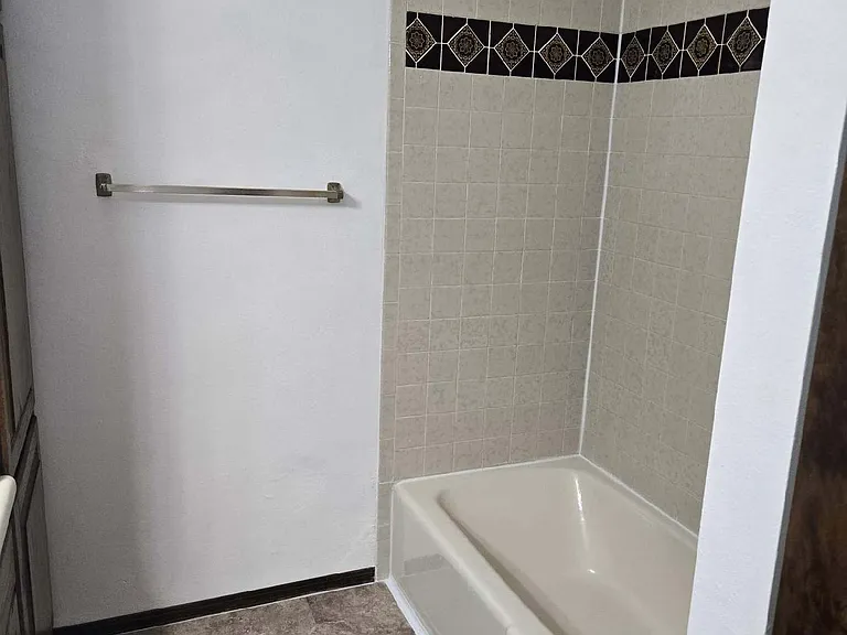 Full bath upstairs