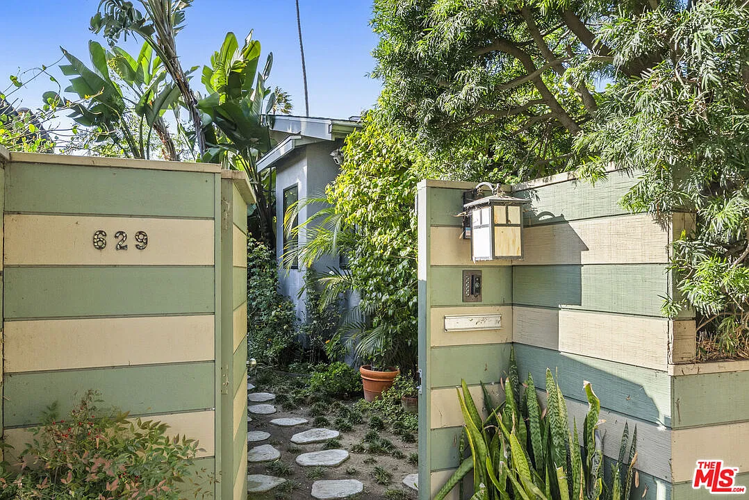 2 bed, 2.5 bath, 762 sqft, $10,000 — Photo 3