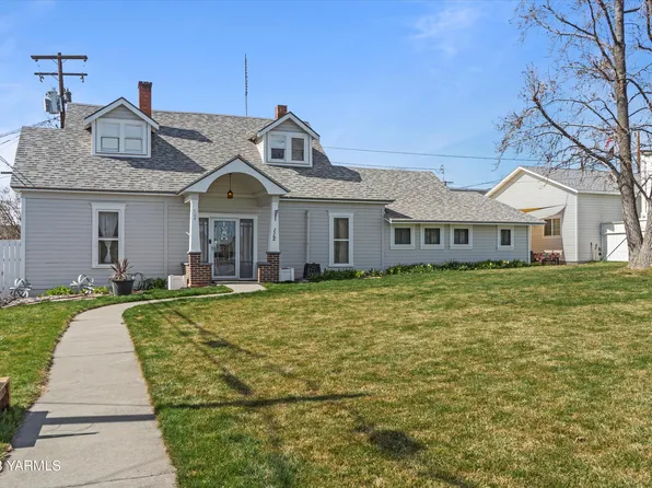 112 7th St, Zillah, WA 98953