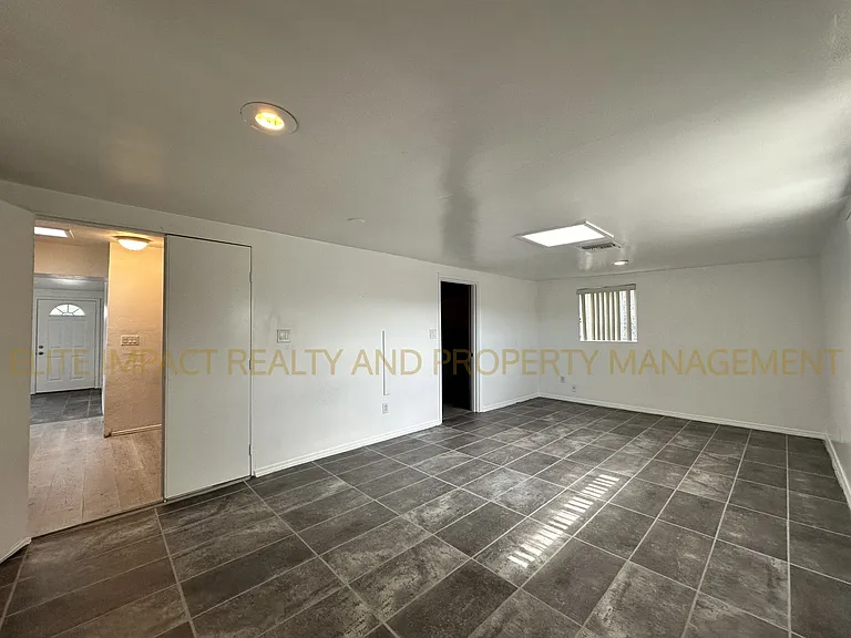 4049 N Ray Pl — Photo 9