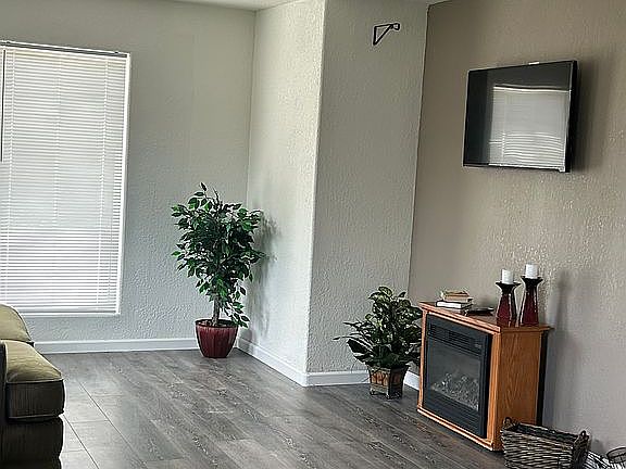 4th image of 62 Lamplight Ct