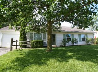 121 Edgewood Dr, Streamwood, IL
