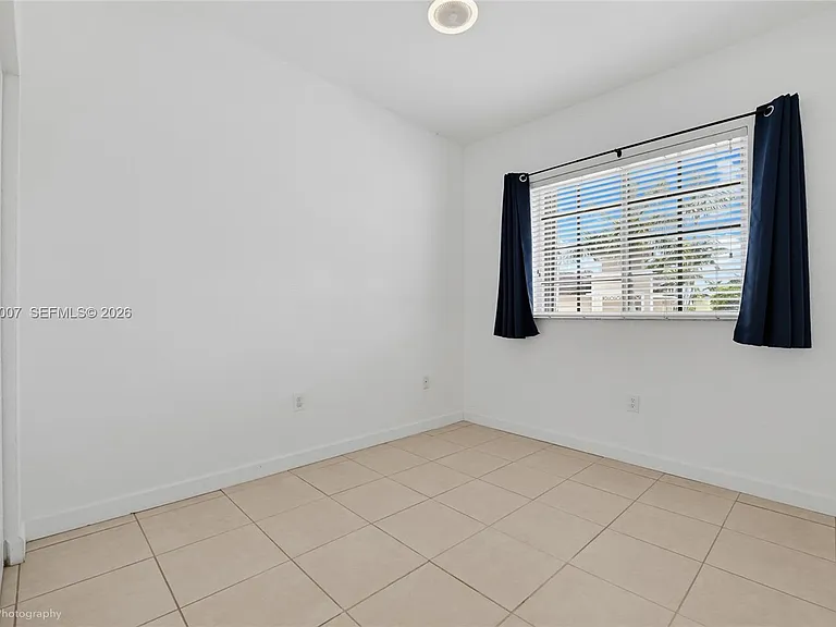 2630 NE 3rd Dr — Photo 6