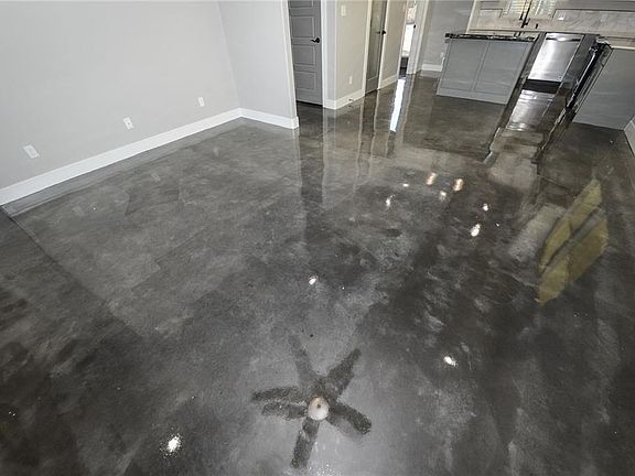 5th image of 508 W Crawford St