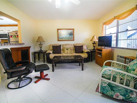 3rd image of 93 Oakridge H #93