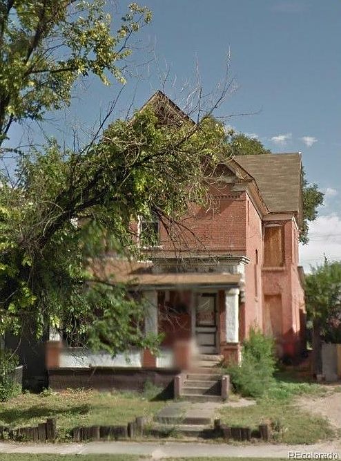 1st image of 717 E 8th St