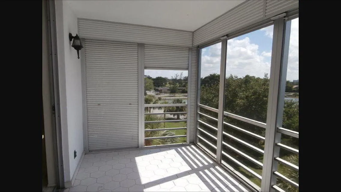 2 bed, 1050 sqft, $1,975 — Photo 4