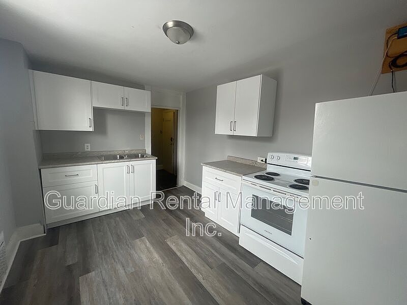 1st image of 229 McKellar St S #2