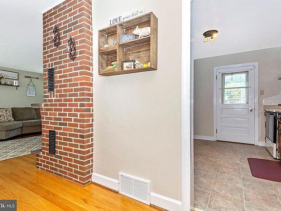 3rd image of 153 N Colonial Dr