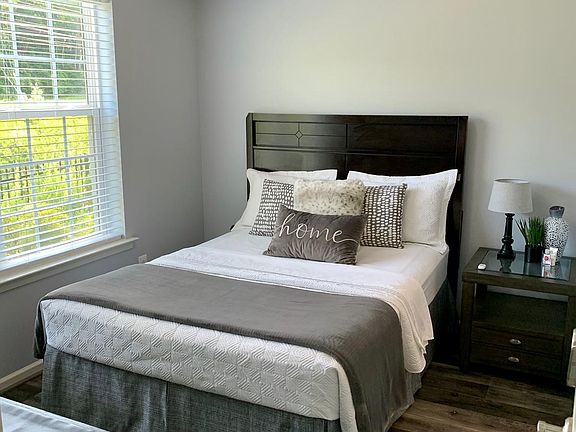 5th image of 18312 Woodhouse Ln