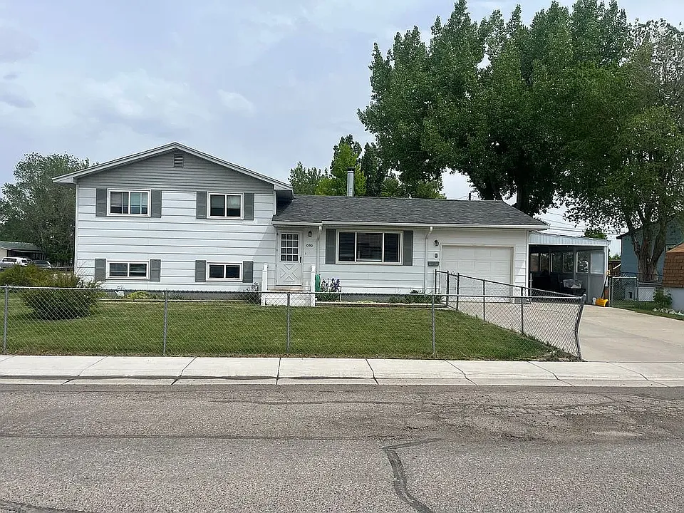 1090 Black Blvd