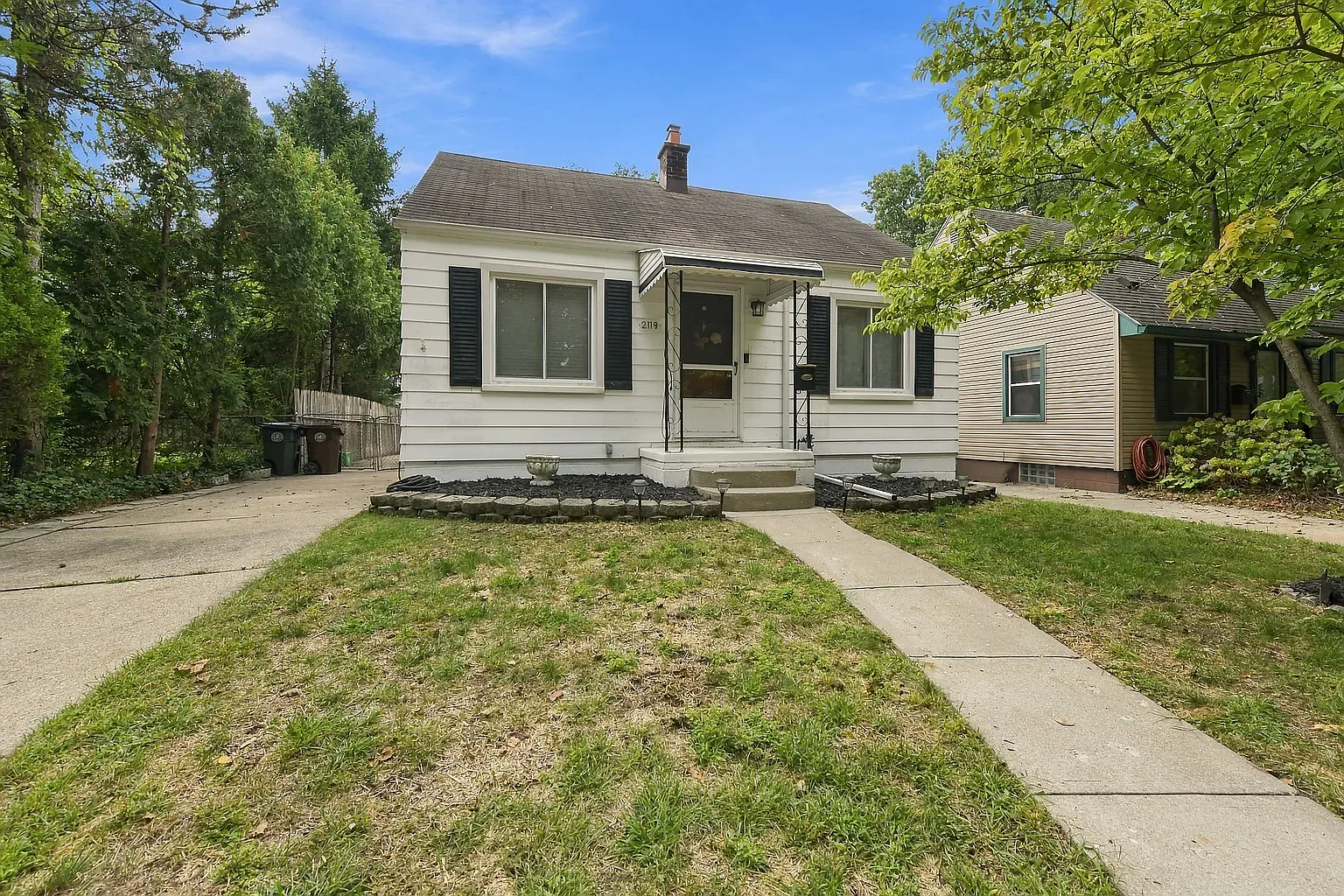 3 bed, 961 sqft, $2,000 — Photo 2