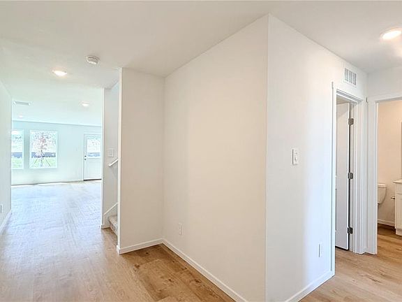 4th image of 583 Artemis St