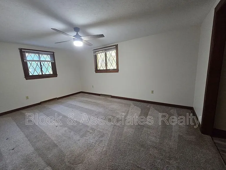 1194 Ingram Dr — Photo 27