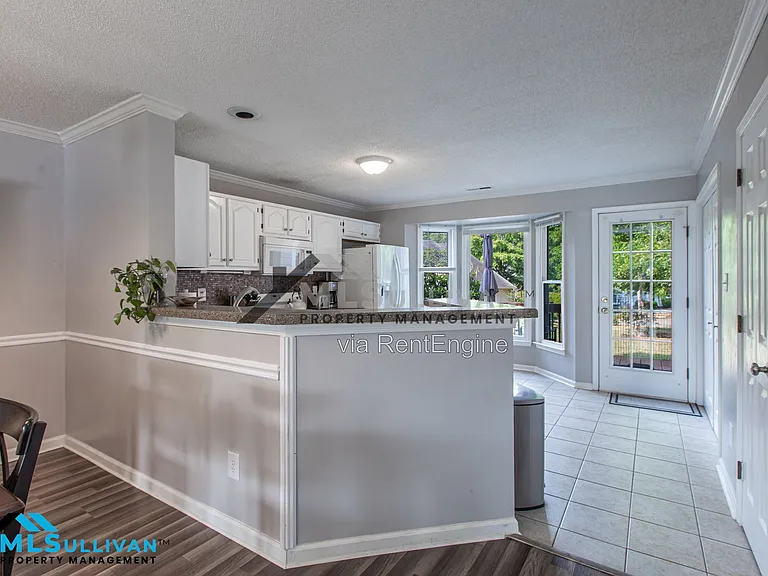 208 Standish Dr — Photo 9
