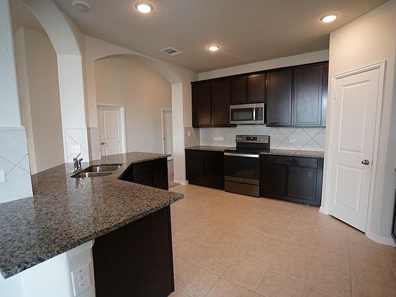3rd image of 509 Hendelson Ln