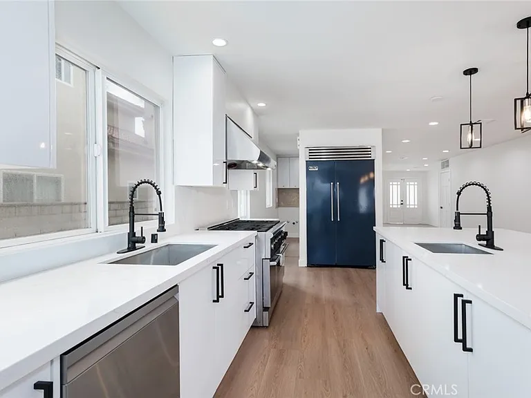 15147 Otsego St — Photo 13