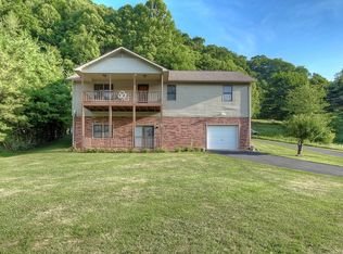 101 Pine Ln, Roan Mountain, TN 37687