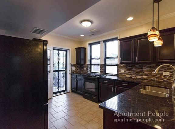 4th image of 5105 N Washtenaw Ave #2S