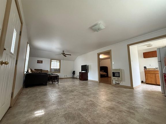 5th image of 231 E Live Oak St #B
