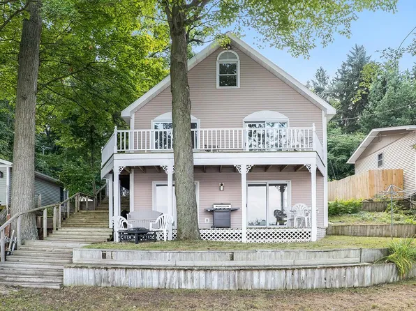 11743 Orchard Park Dr NE, Sparta, MI 49345