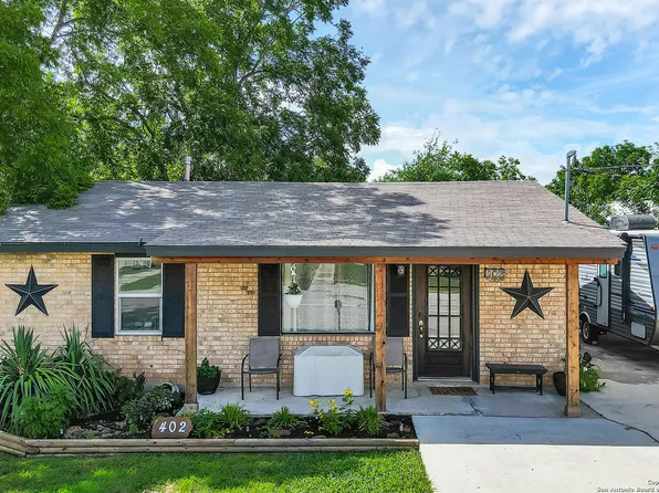402 W SALMON ST, Stockdale, TX 78160