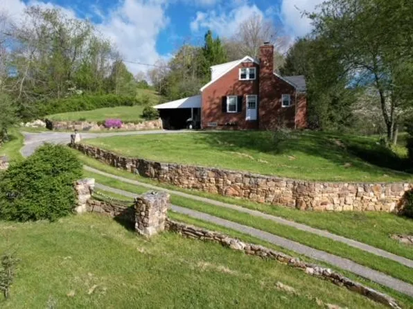 2649 Poplar Camp Rd, Hillsville, VA 24343