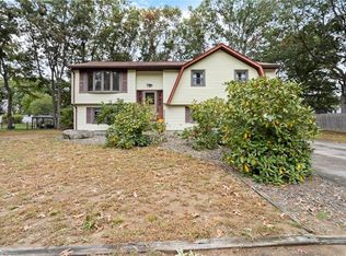 9 Adams Dr, Coventry, RI 02816