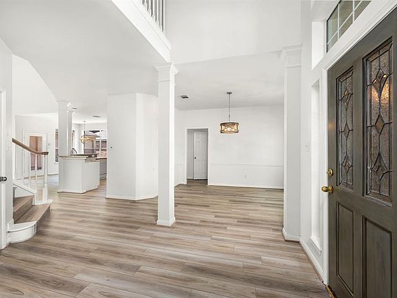5th image of 2884 Colony Falls Lane