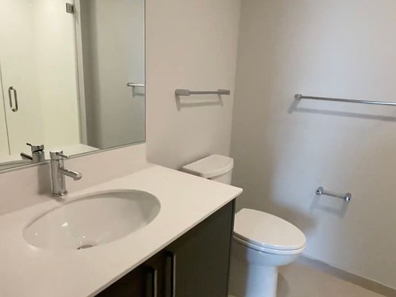 5th image of 1157 W Erie St #305